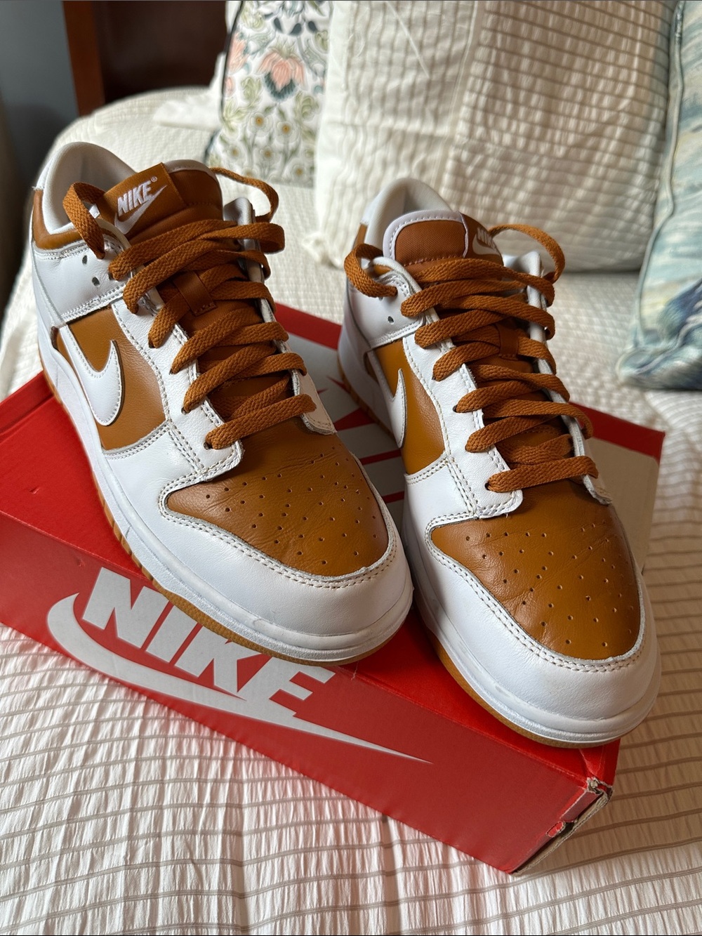 Nike Men’s Low Top Sneakers - White & Brown
